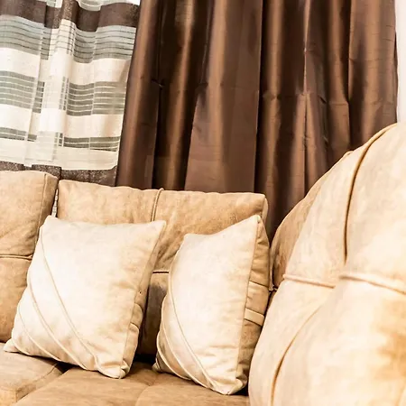 Chrigrey & * Durrës