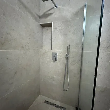 Chrigrey & Appartamento Durrës