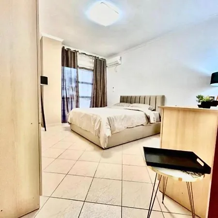 Chrigrey & Apartment *